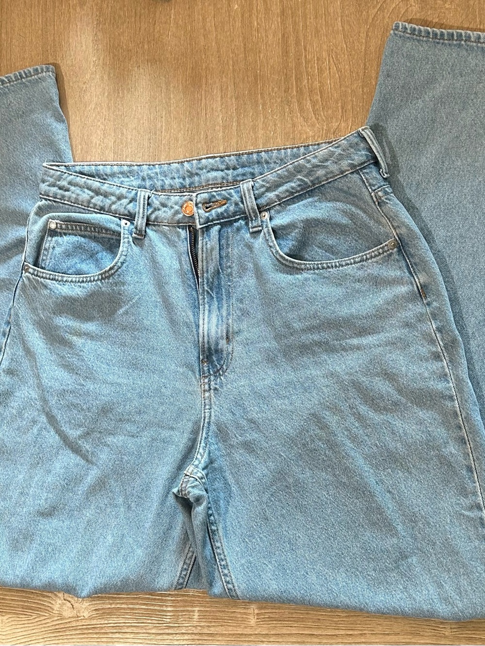 H&M &Denim 90s Baggy Jeans Ultra High Waist Light Wash Distressed Size 8